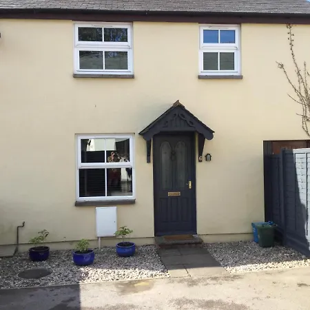 6 Beili Priory Apartment Abergavenny Exterior photo