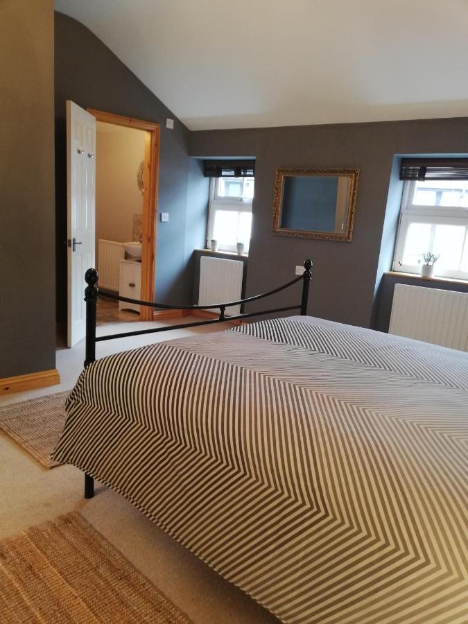 6 Beili Priory Apartment *